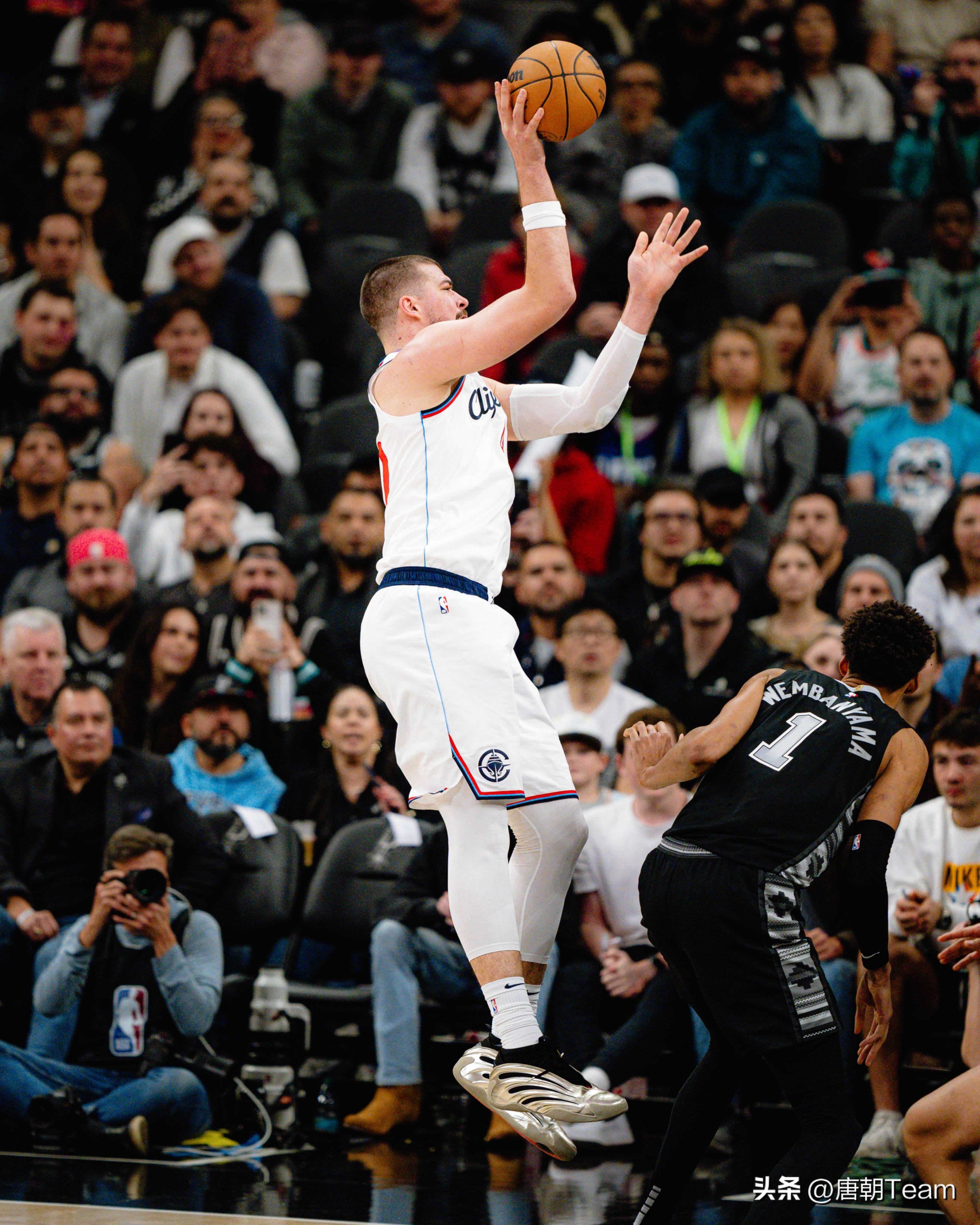 关于洛杉矶快船迎NBA常规赛关键赛，集结日状态回暖，震撼外界，团队化学反应显著的信息